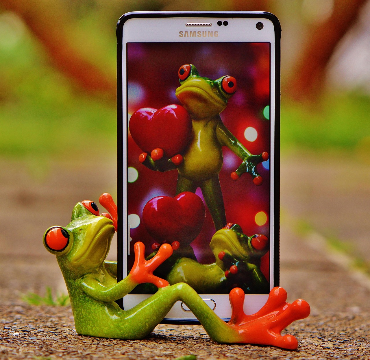 Phone stands and desk mounts: a short guide to picking one