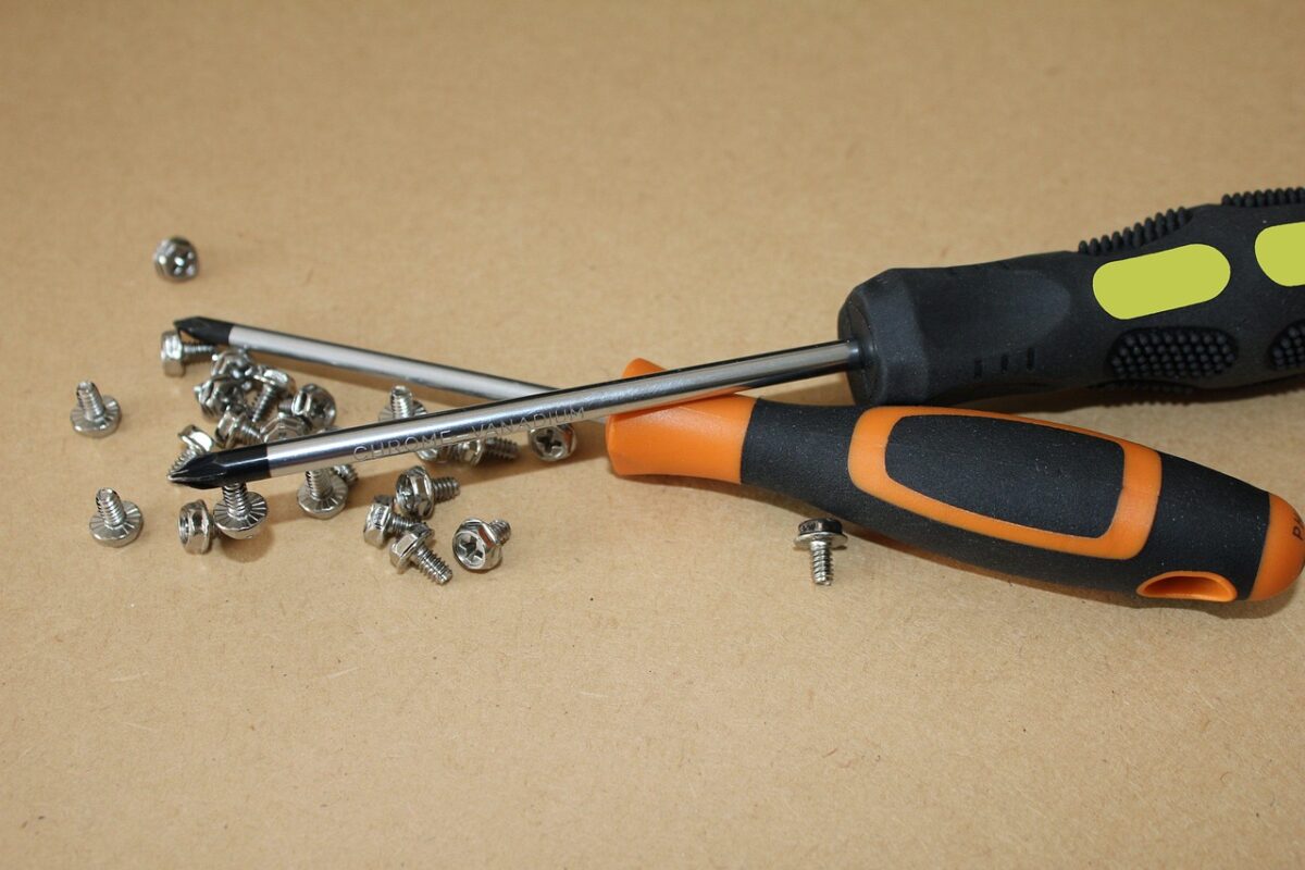 Precision screwdriver sets: what the bit count is not telling you